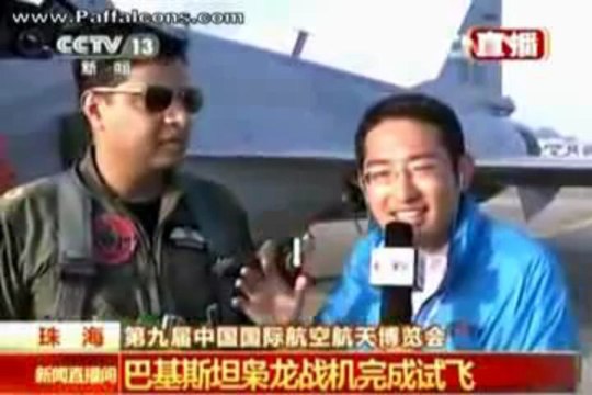 PAF JF-17 Thunder with its pilots at China Air Show 2012 - Pakistan Air Force