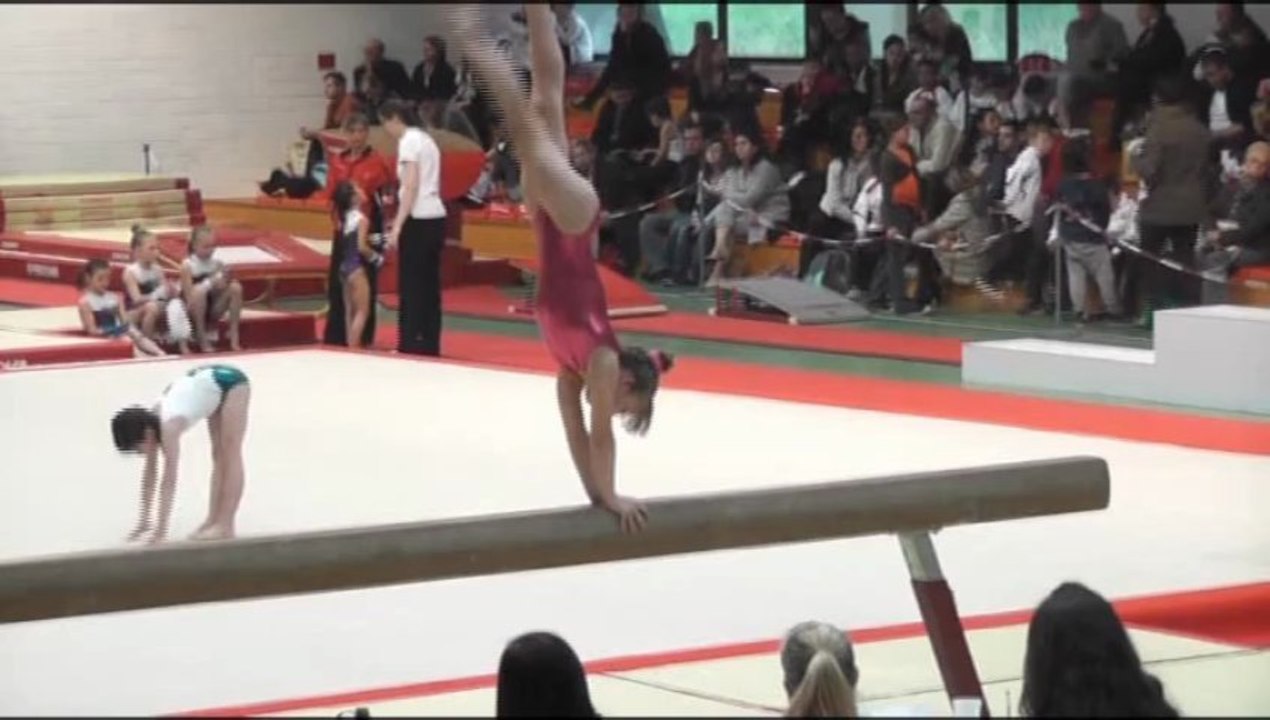 Noélie - Gym 2013 - circuits éducatifs par équipe - Sarreguemine