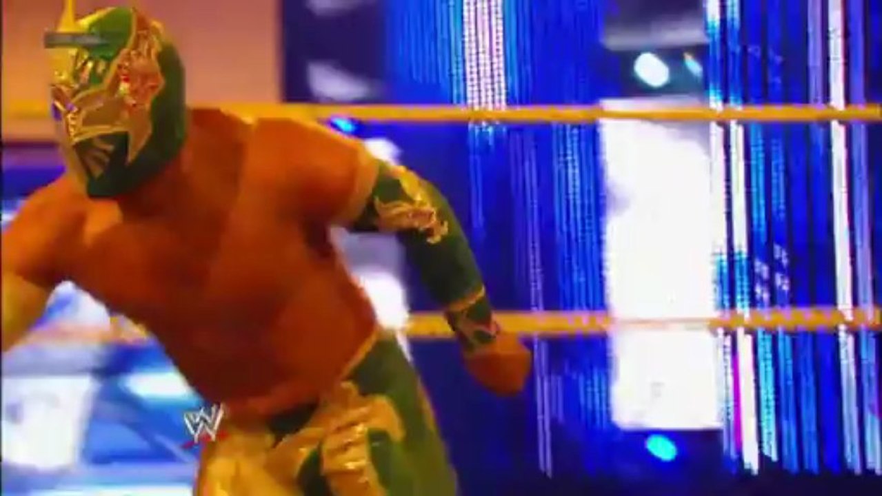 WWE Smackdown 5/24/13 - Sin Cara vs Curtis Axel