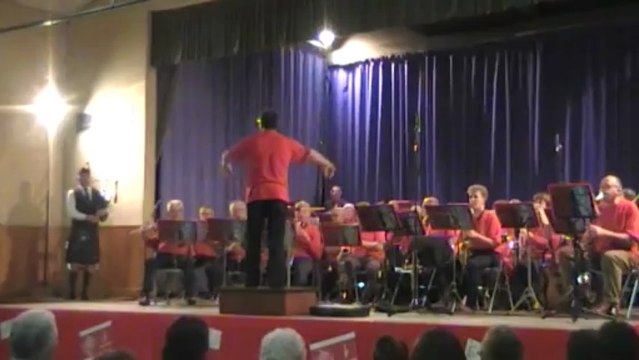 Highland Cathedral le penn soner de la Kevrenn Bro Glaz joue avec l'orchestre le réveil musical gâtinais