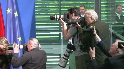 Conflits commerciaux: Merkel, Keqiang plaident pour le dialogue