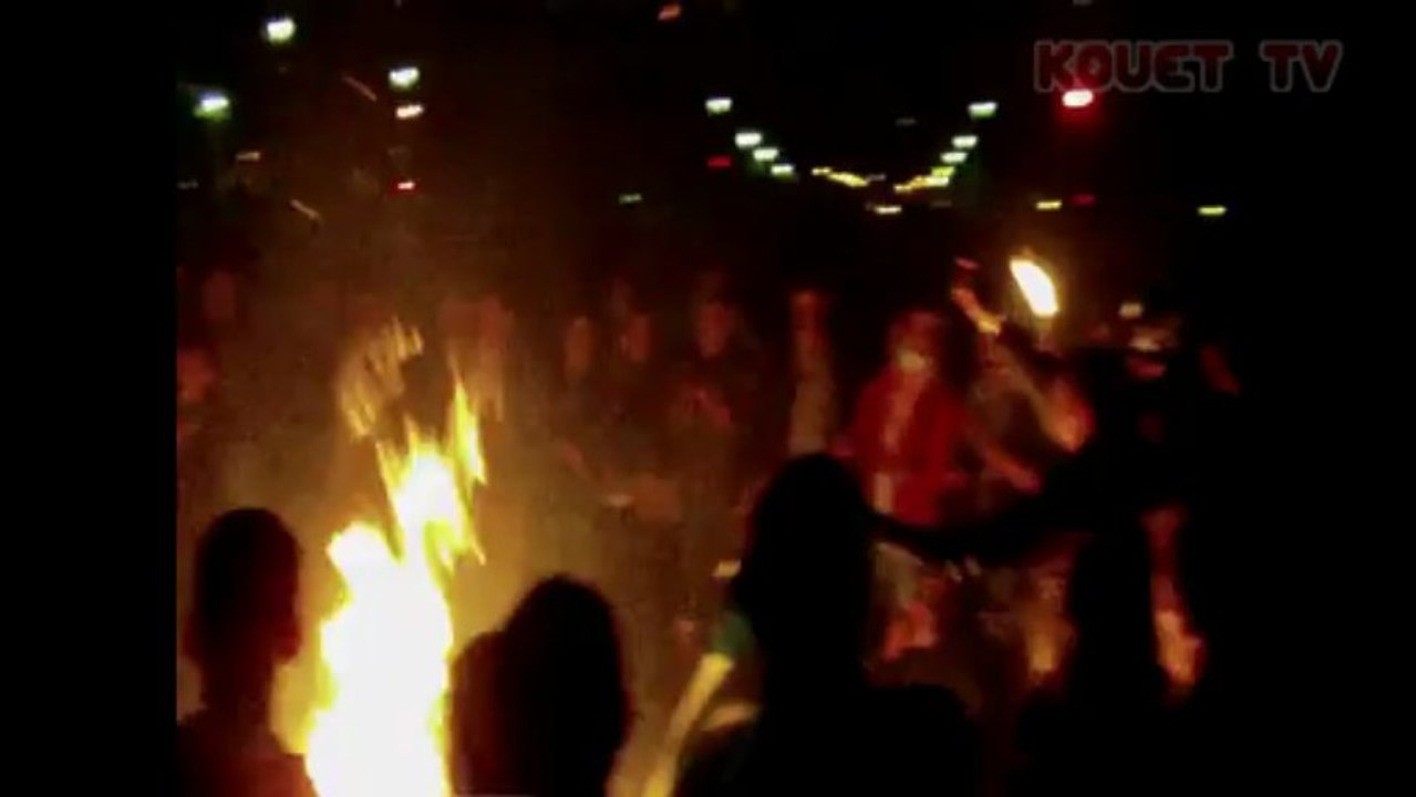 " la manif pour tous" aux invalides chante " les sardines " ?!?