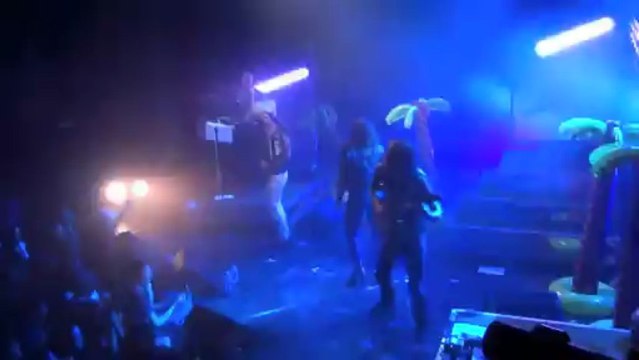 Naive New Beaters feat Izia - Bang Bang