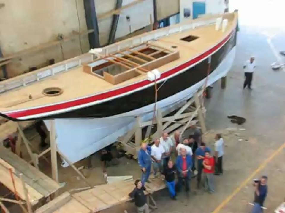 Photo de famille avant la sortie du bateau pour son lancement