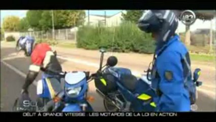 Délit à grande vitesse les motards de la loi en action tvrip - Partie 1 de 2