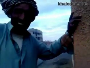 یہ پاگل کیا سوچ کر ایسا کر رہا ہے۔ ضرور دیکھئے.