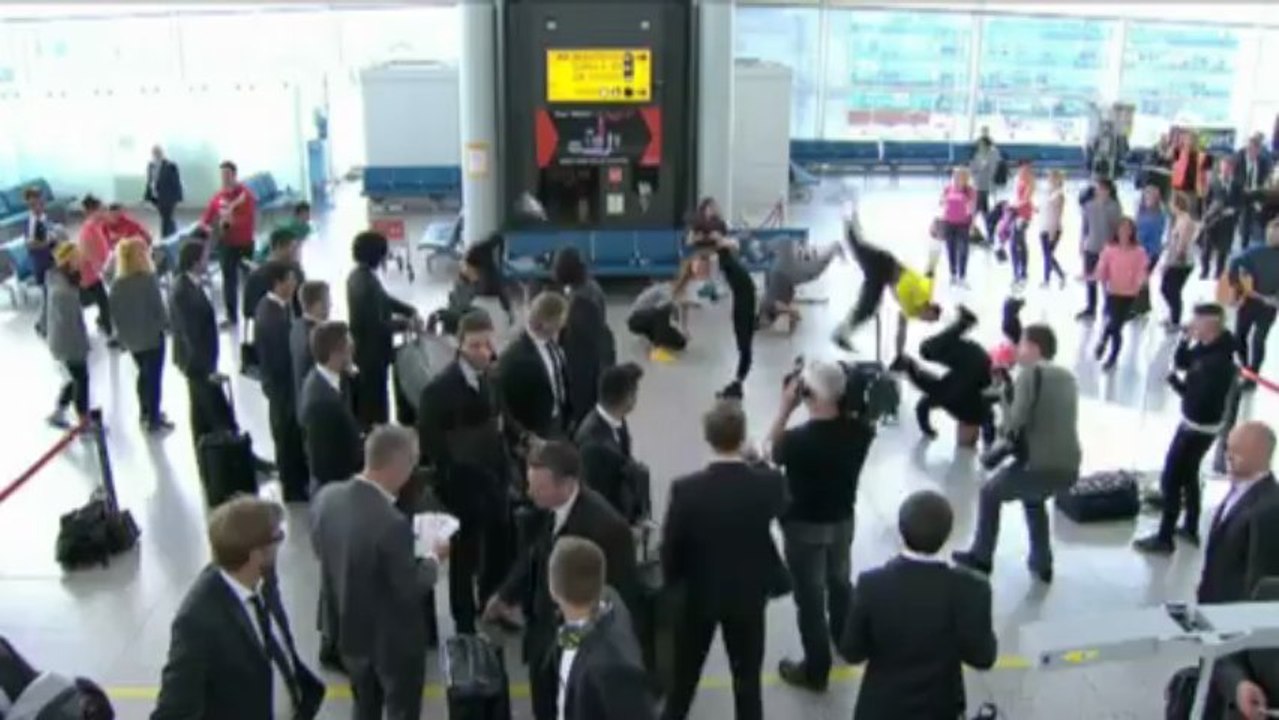 Flughafen-Flashmob für Borussia Dortmund