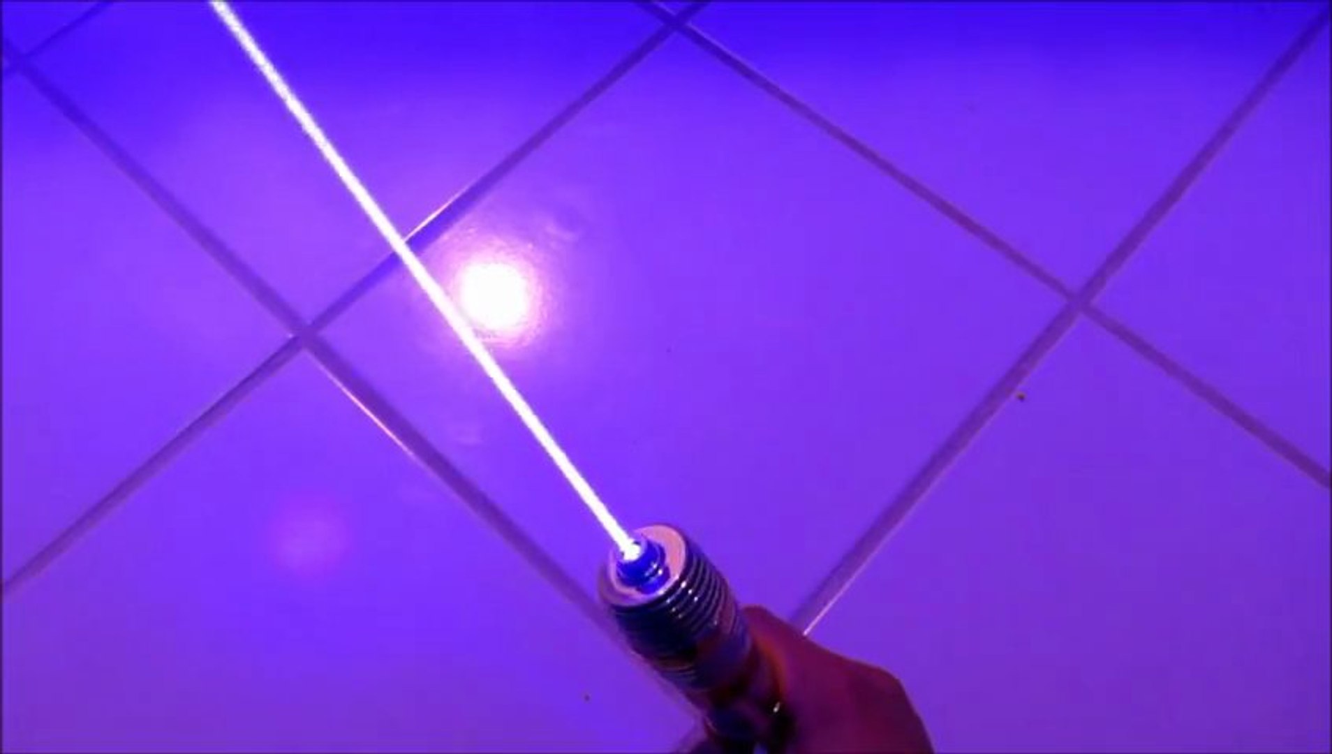 Un laser fait maison de 3000 mW - Vidéo Dailymotion