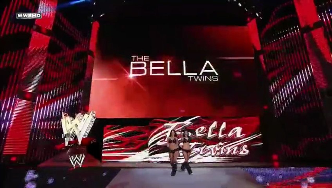 Tons Of Funk e The Funkadactyls vs The Usos e The Bella Twins