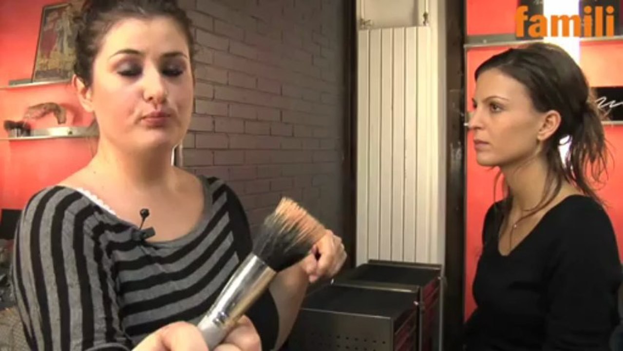 Leçon de maquillage : retrouver un teint éclatant après la grossesse