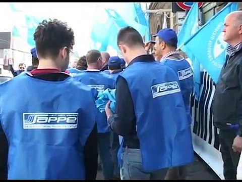 Napoli - Carcere Poggioreale, polizia penitenziaria: Qui condizioni inumane -2- (27.05.13)