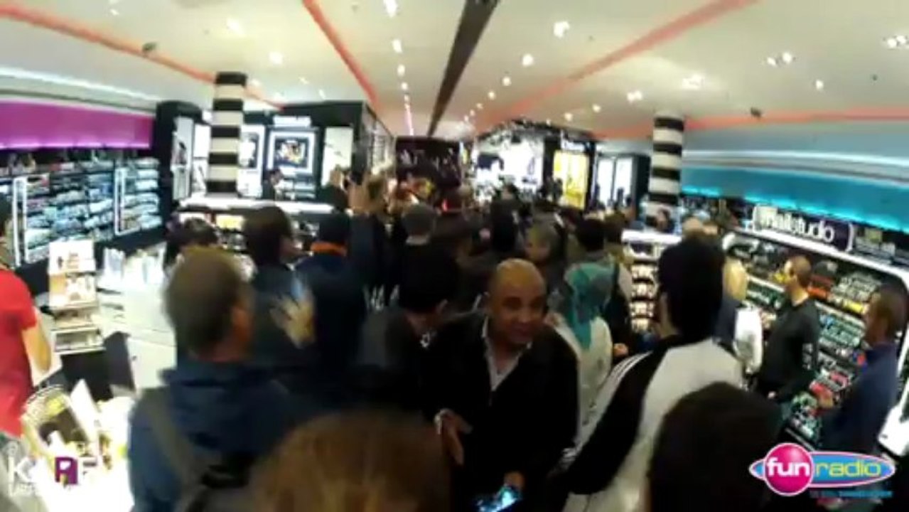 Le sosie de PSY fait une émeute sur les Champs-Elysées