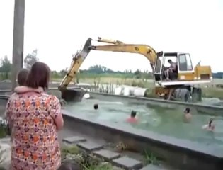 The Russian way of having fun at the pool - Must watch