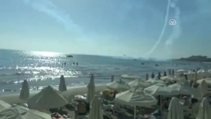 Gökyüzüne kalp çizdiler