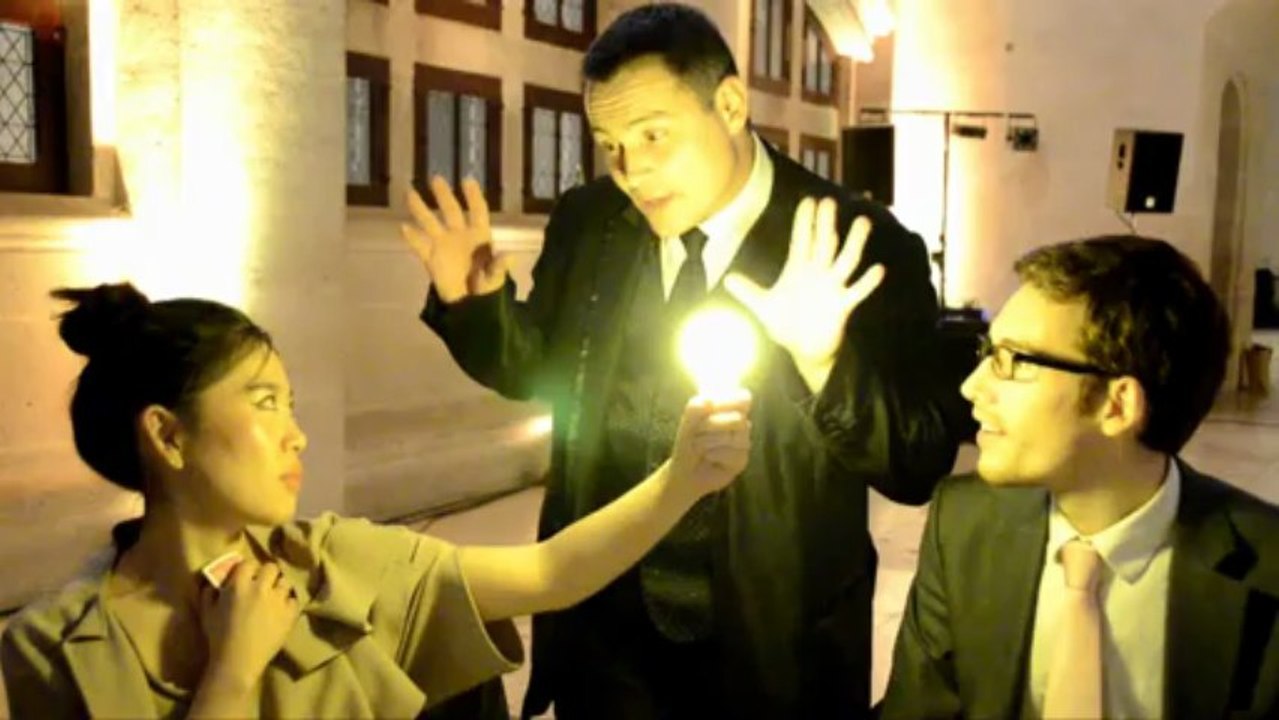 Magicien Paris - Martial en close-up - Spectacle interactif pour vos événements