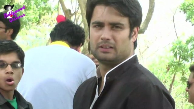 On location of TV Serial ‘Madhubala’- RK & Madhu feeding poor children