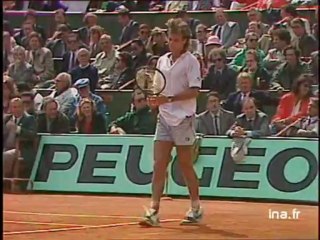 Demi finale à Roland Garros 1988 : étourderie d'Agassi - Archive vidéo INA