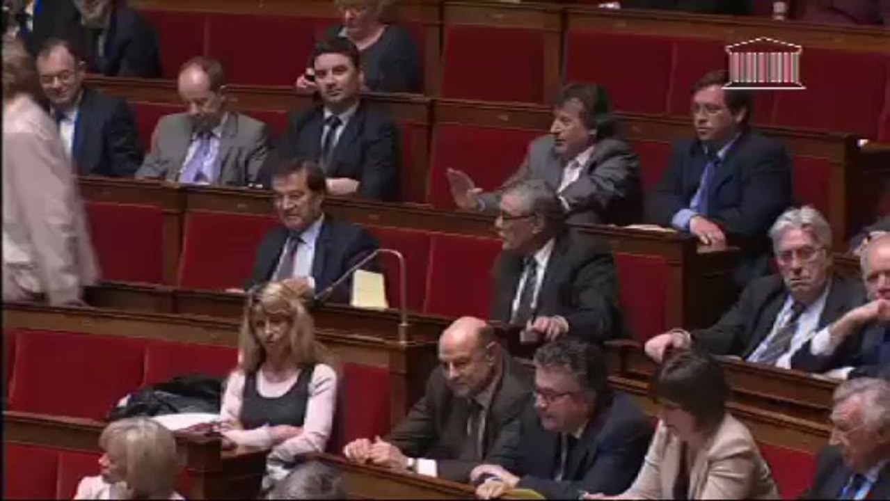 La question de Marion Maréchal Le Pen applaudie par l'UMP