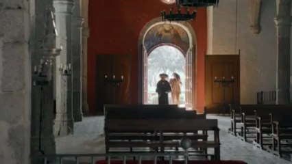 Gran Hotel - Capítulo 35. Julio abraza a Maite.