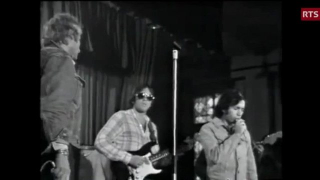 -J.Hallyday (74-en prison)avec Michel Mallory j ai pleuré sur ma quitare + la prison des orphelins