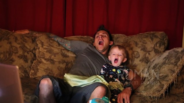 Blague de provoquer un bâillement à des inconnus