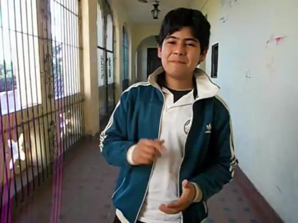 Maximiliano Gonzales  saluda a su para de Alemania