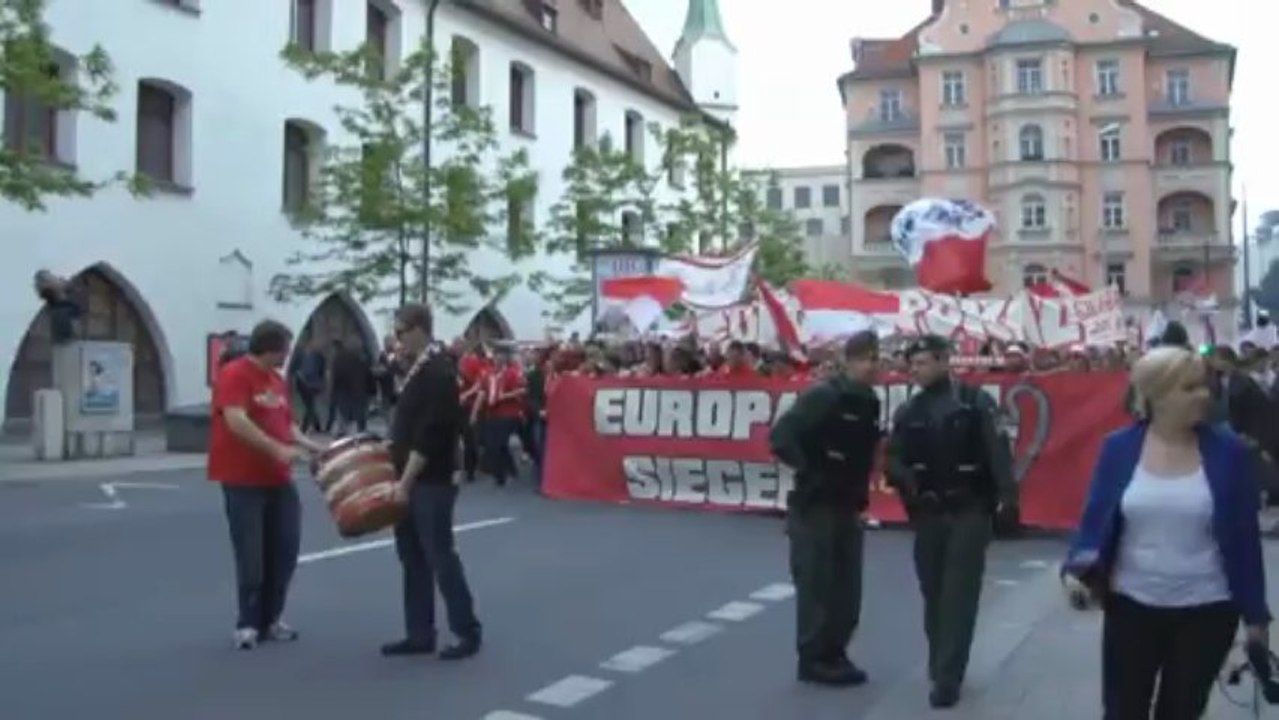Bayern-Fanmarsch durch die Münchner Innenstadt