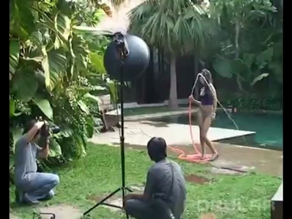 Hot Model Indonesia ANGGITA SARI September POPULAR 2011