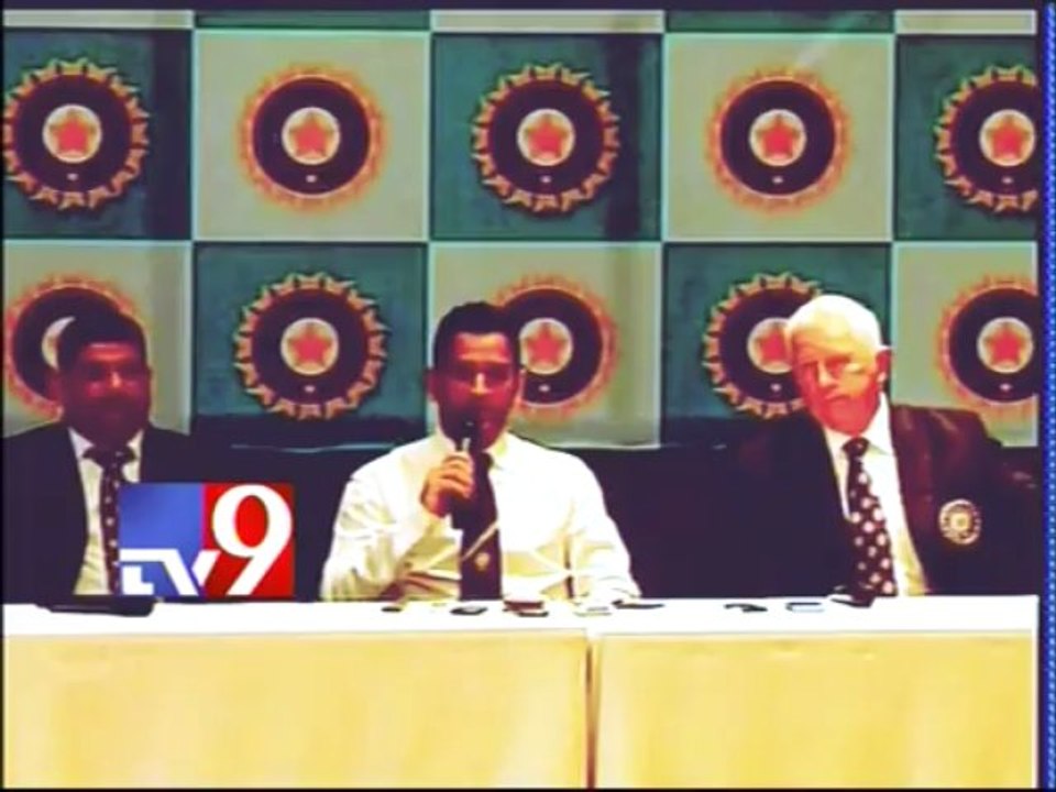 MS Dhoni avoids questions on spot-fixing