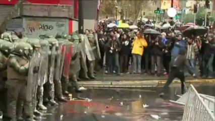 Download Video: Cile, Santiago: studenti in piazza per la riforma scolastica