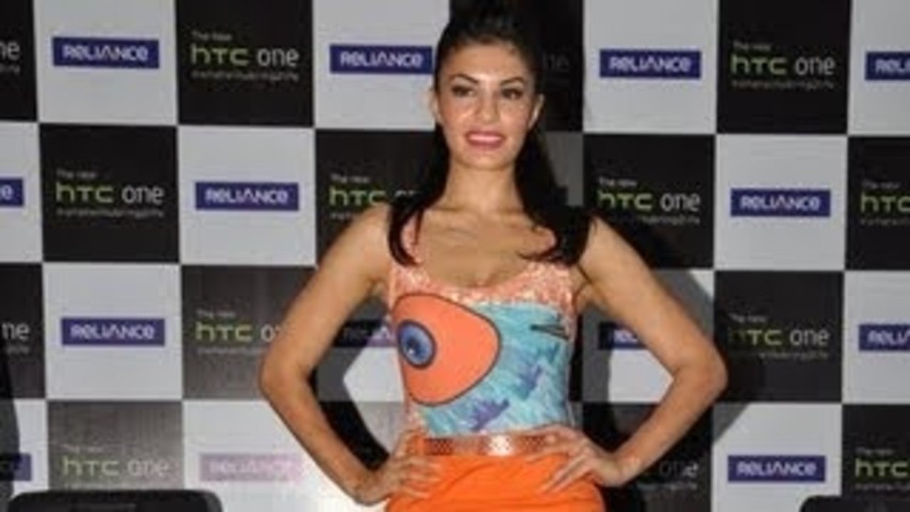 Jacqueline Fernandez Launches New HTC One Smartphone !
