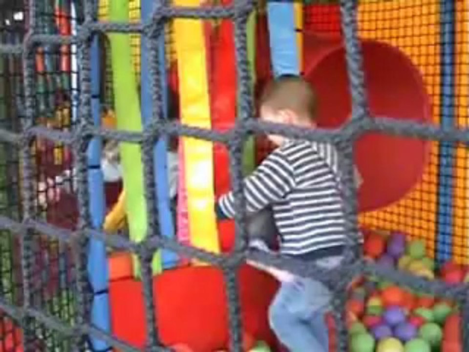 Perrine et Eden a la campagne  Mai 2013