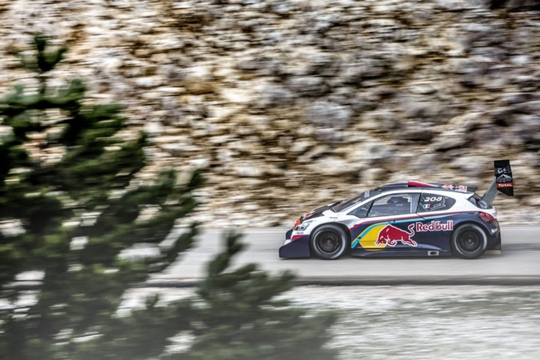 Sébastien Loeb teste la Peugeot 208 T16 au Mont Ventoux