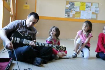 Eric et sa guitare électrique