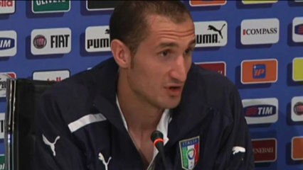 Video herunterladen: Chiellini ostro krytykuje rasizm w piłce nożnej