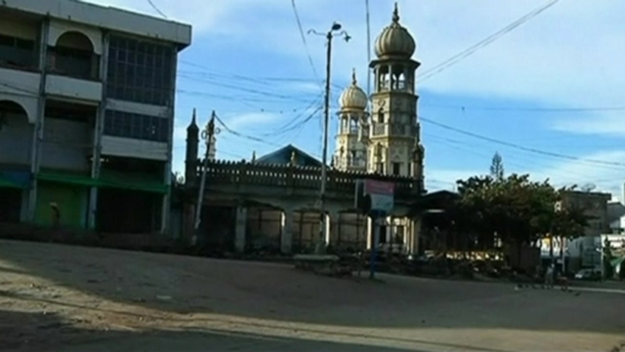 Buddhist mobs attack Muslim homes for 2nd day in Myanmar
