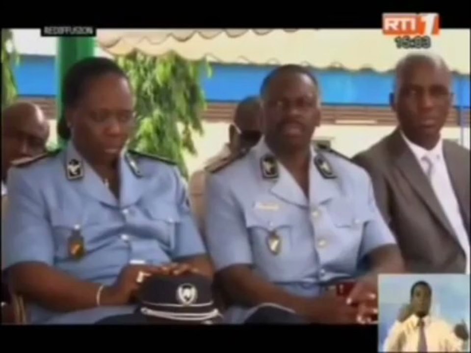 Cérémonie de remise d'épaulettes aux nouveaux gardes pénitenciaires