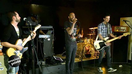 OFF LIVE - Skip The Use "Give Me Your Life"