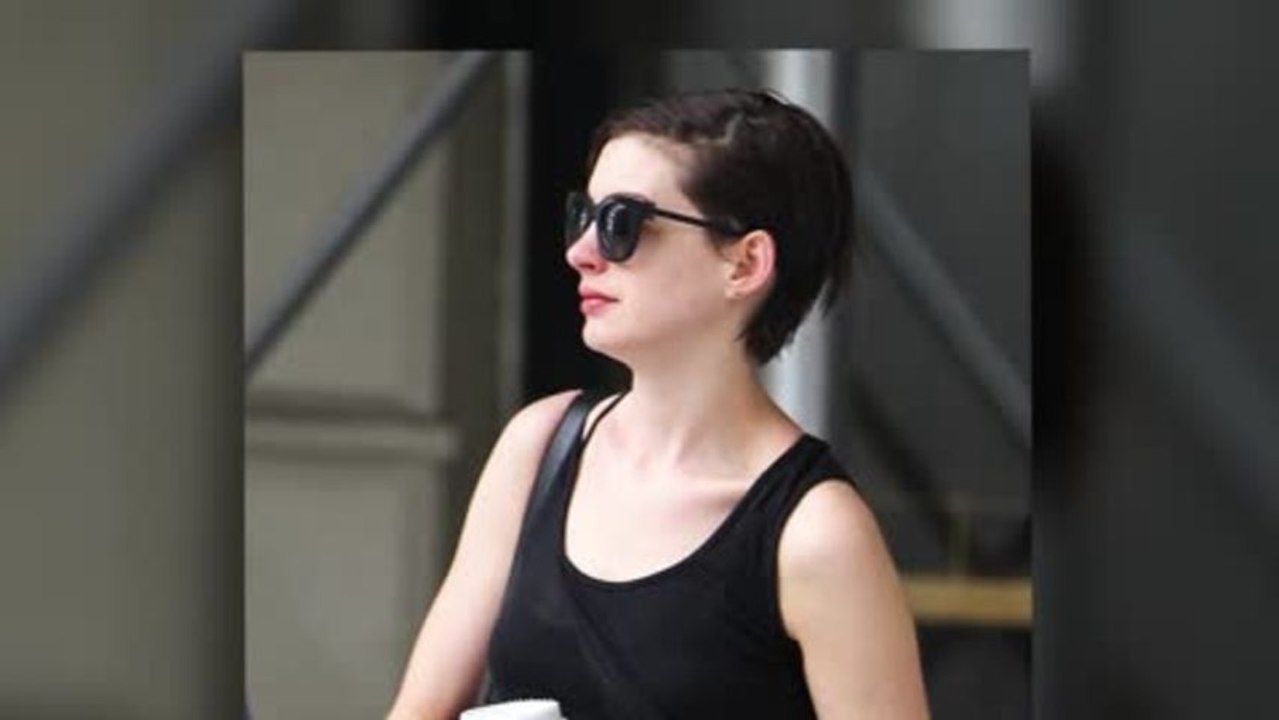 Hathaway nicht mehr blond