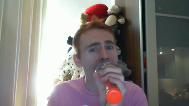 Wiwi égratigne i was made to love her de Stevie Wonder