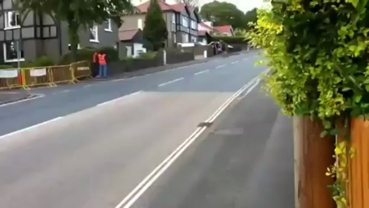 Course de moto de fou en Grande Bretagne - l'île du man