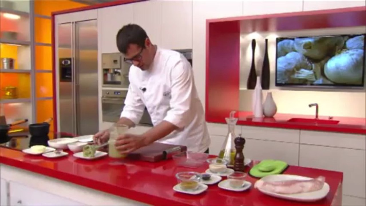 Rap amb romesco verd, porros i bullabessa de safrà