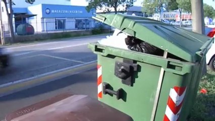 "CHIUSO PER LUTTO", I SINDACI IN PIAZZA