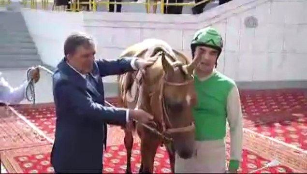 Gül'e at hediye edildi