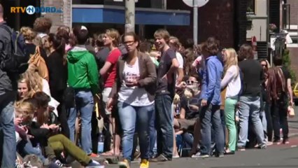 Download Video: Lange rij van Groninger studenten in Stad - RTV Noord