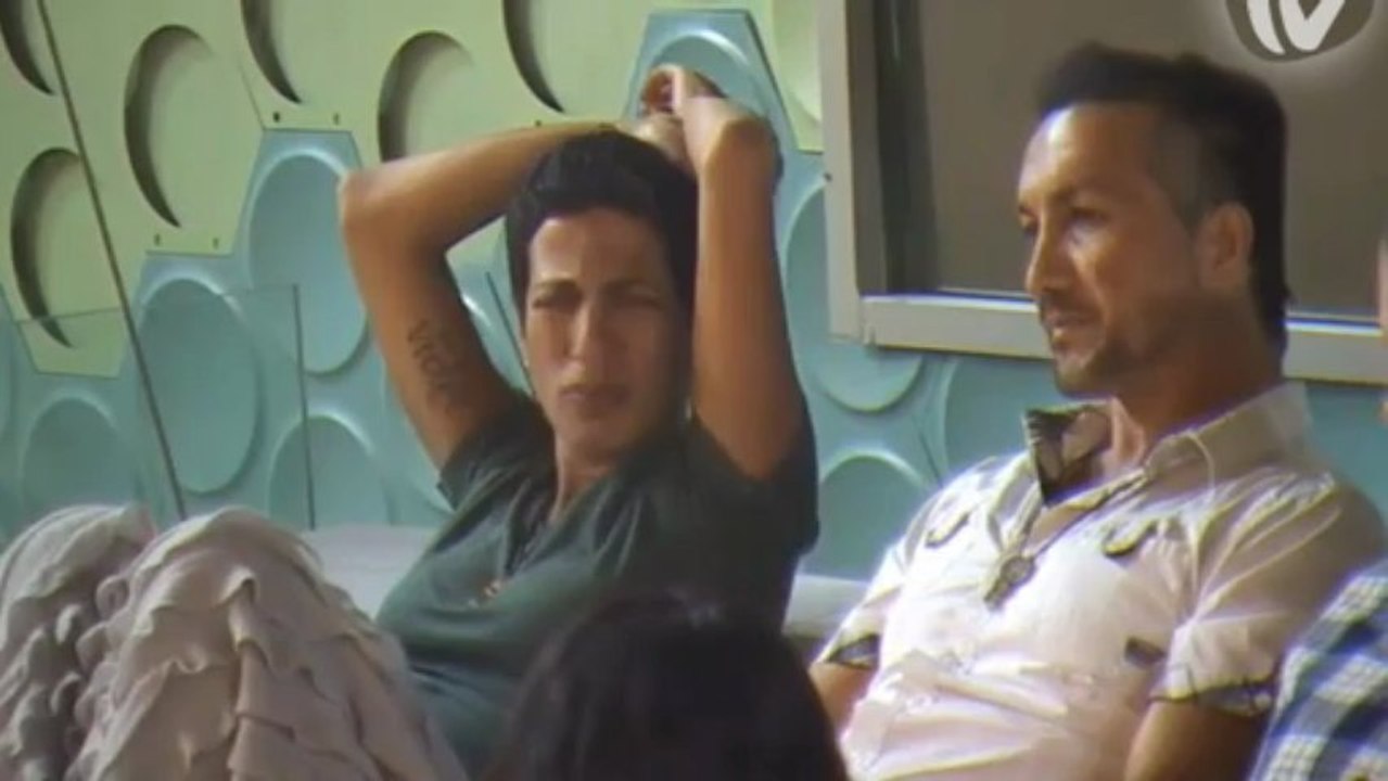 ביזו וטהוניה מלכלכים על גילי