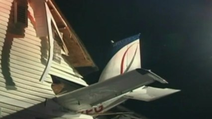 Plane crashes into apartment in Virginia, USA