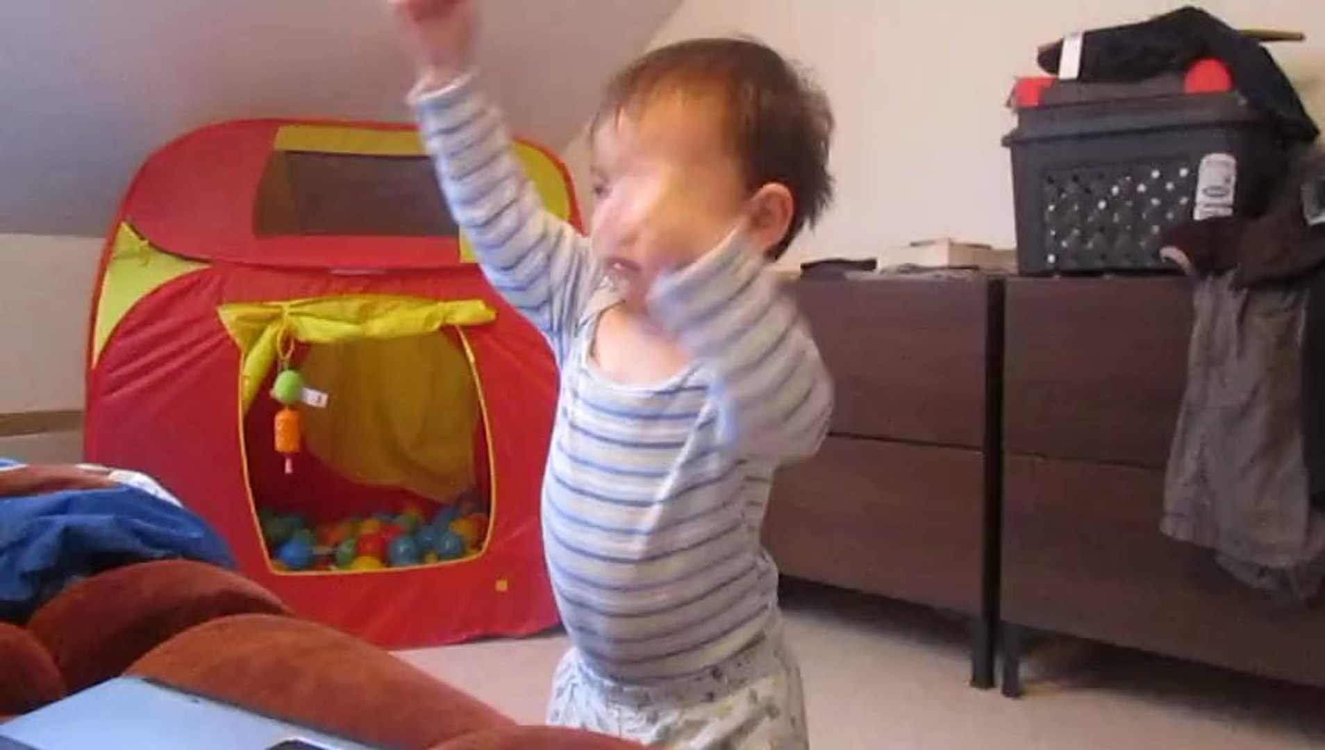 Bebe Qui Danse Video Dailymotion