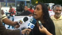 Manifestantes oficialistas rechazan reunión Santos-Capriles