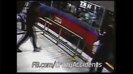 Colombia Thief Hit By Bus